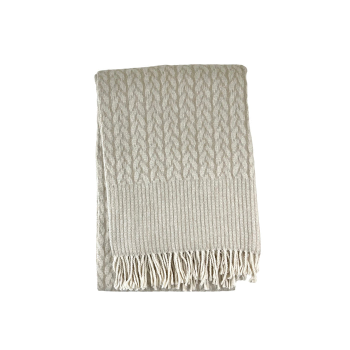 Cable Throw With Border And Fringes beige.