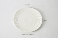 White ceramic plate with dimensions labeled on a gray background