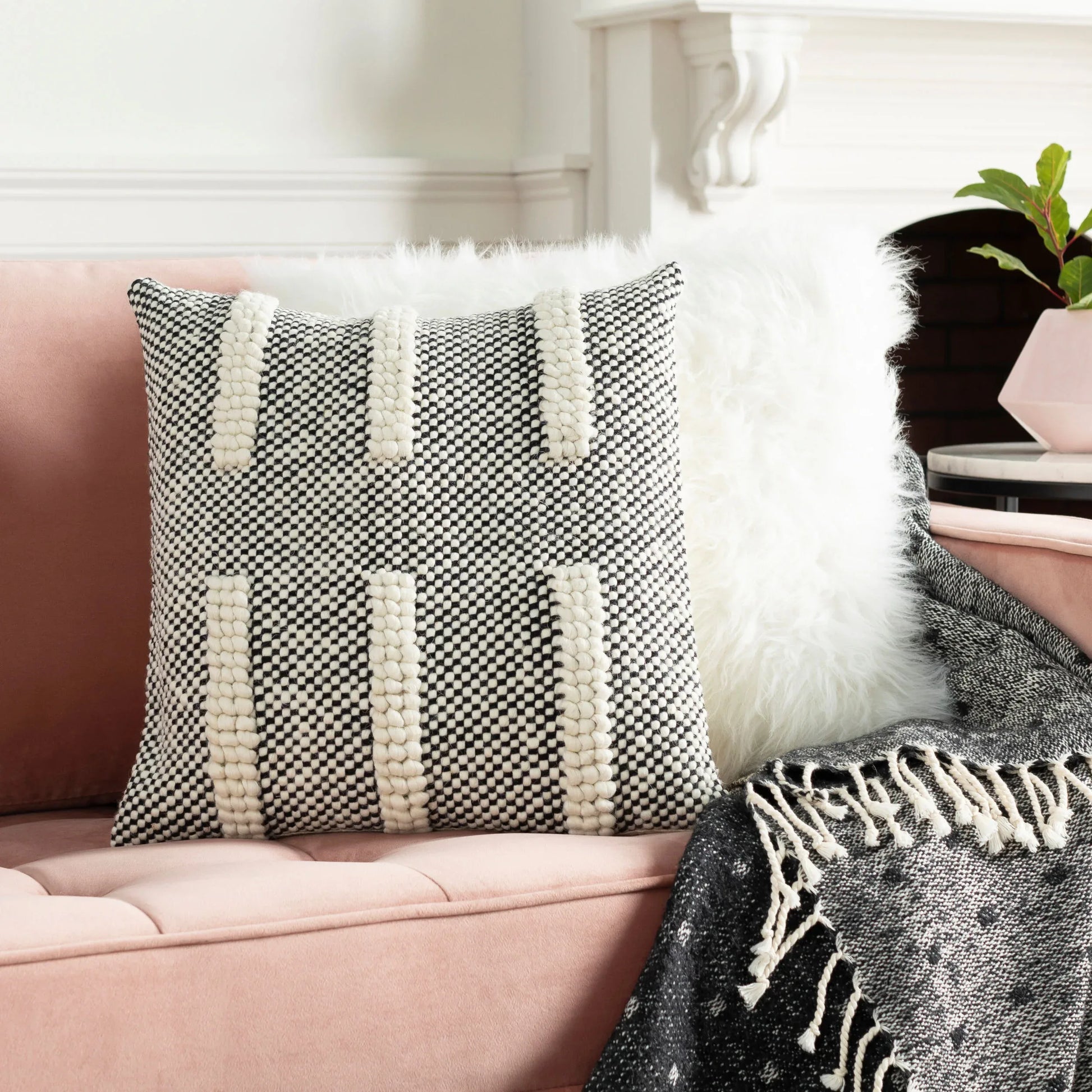 Harlo Pillow Throw Pillows